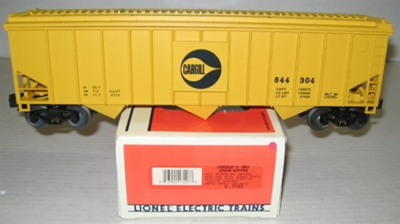 Picture of Cargill Covered Grain Hopper Car