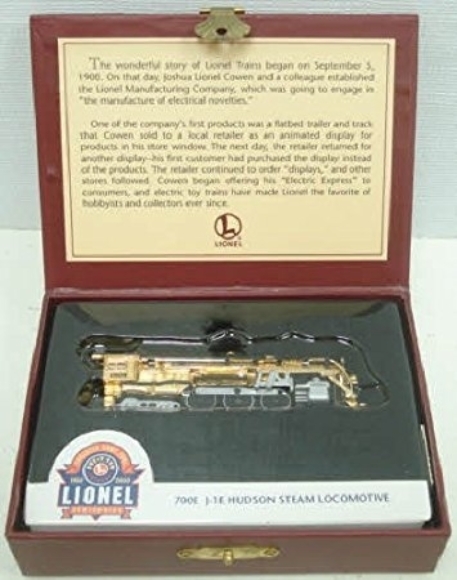 Picture of QXI5261 - Hallmark 700E J-1E Gold Hudson Ornament