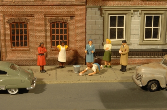 Picture of O Standing Sidewalk People - 7pcs.