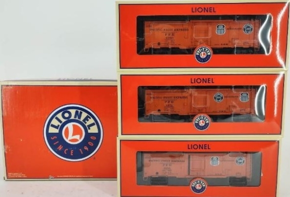 Picture of Pacific Fruit Express Scale-Sized Reefer 3pk. ***