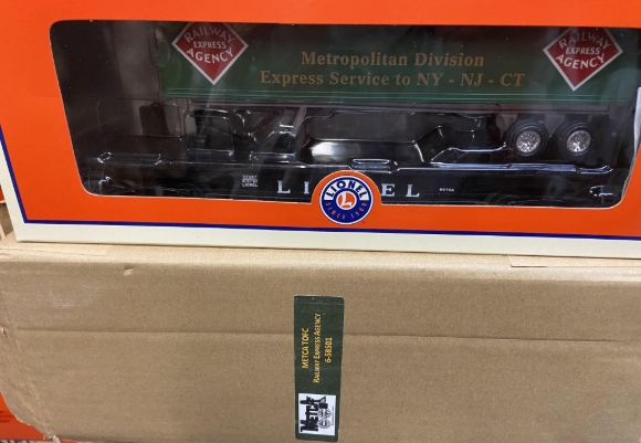 Picture of METCA Lionel Flatcar w/REA Trailer 