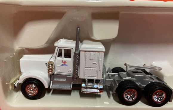 Picture of White LP Detriot Tractor (no box) 