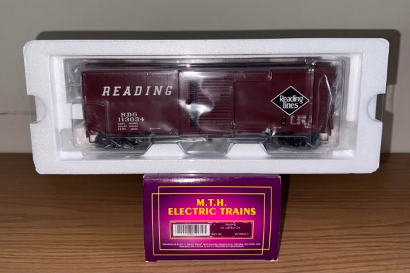 Picture of MTH Premier Reading 40' AAR Box Car #113034