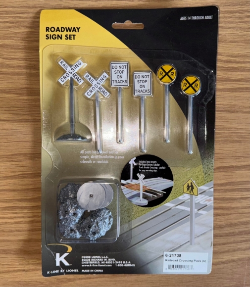Picture of K-Line by Lionel Railroad Crossing Sign Pack (6) for Superstreets